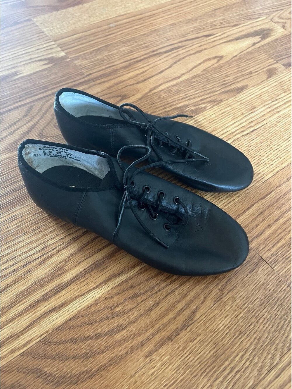 Women’s Capezio Jazz shoes Size 6M